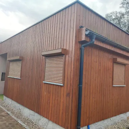 Letniskowy W Miliczu Деревянный коттедж *