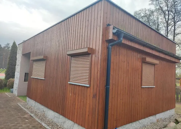 Letniskowy W Miliczu Деревянный коттедж *